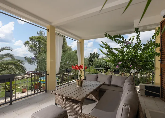 By The Sea - Cuskijas, Novigrad - 6306 *