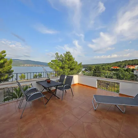 Apartment By The Sea - Cuskijas, Novigrad - 6306 Pridraga